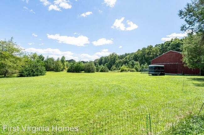 Building Photo - 3 br, 2.5 bath House - 6942 West River Rd