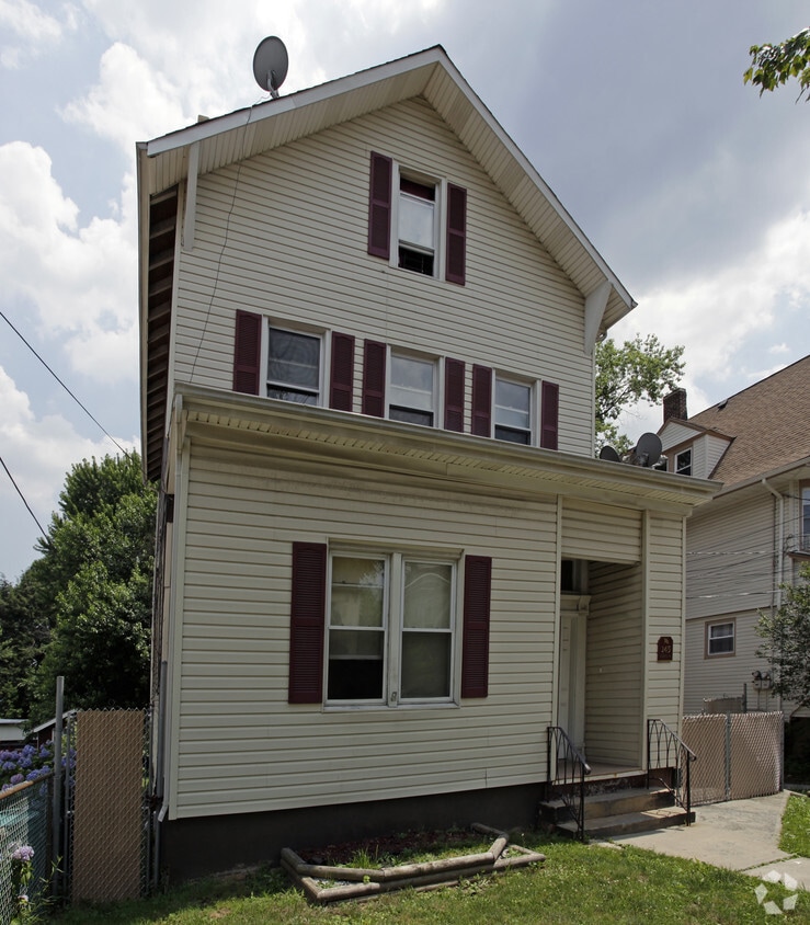 Building Photo - 245 Heberton Ave