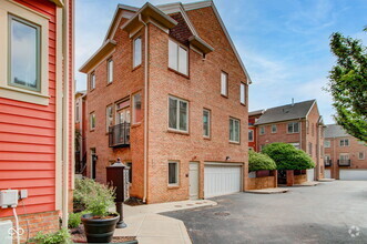 Building Photo - 536 Allard Pl