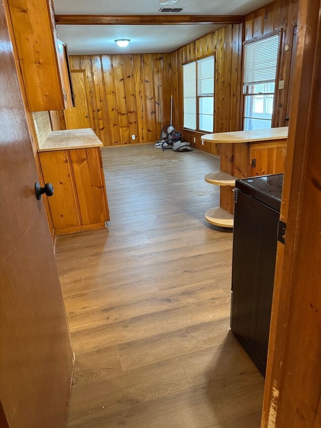 Foto del edificio - 3 Bedroom 3 Bath on an Acre+ Landlord does...