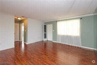 Building Photo - 729 Palm View Dr