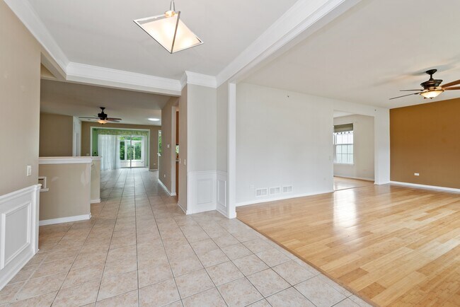 Building Photo - 14052 Redmond Dr