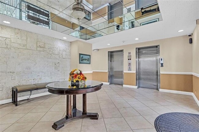 Foto del edificio - 2555 NE 11th St