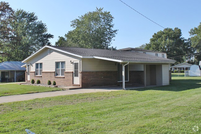 Building Photo - 5-7 Friendship Dr