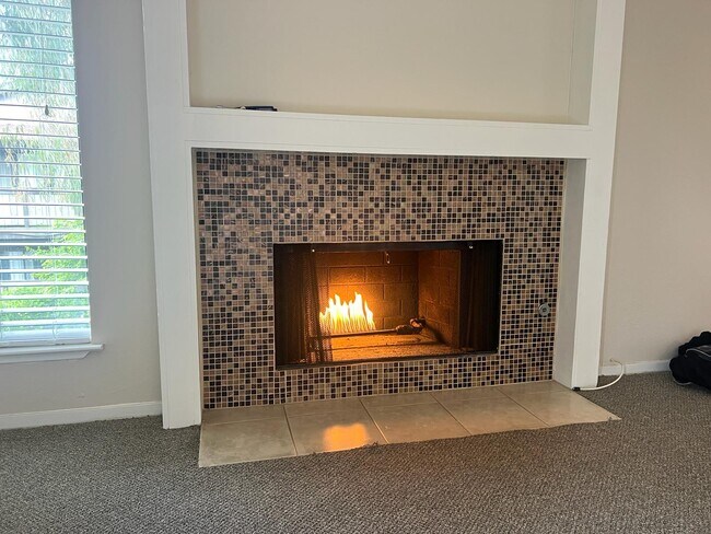 Building Photo - 1190 S Winery Ave