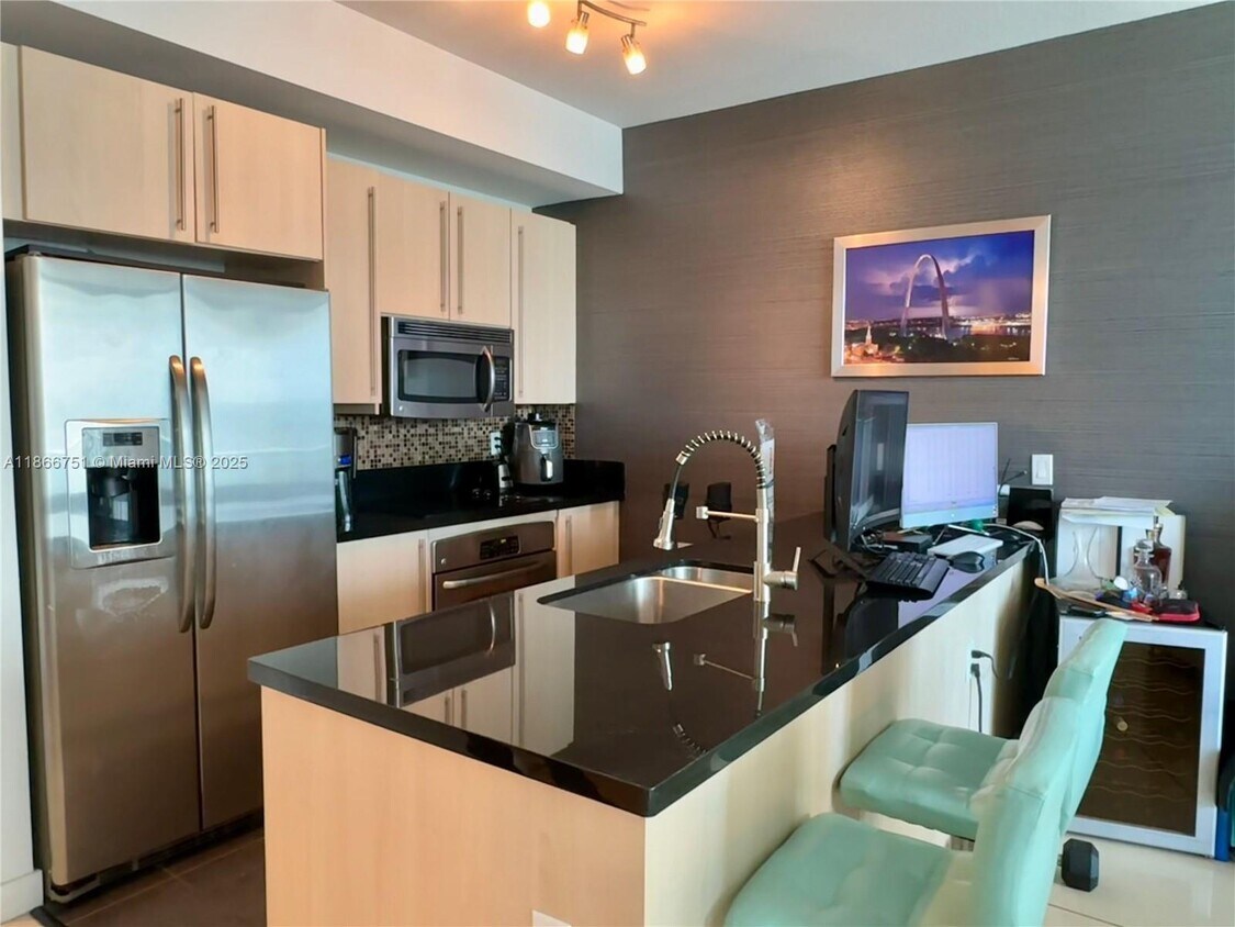 Foto principal - 79 SW 12th St
