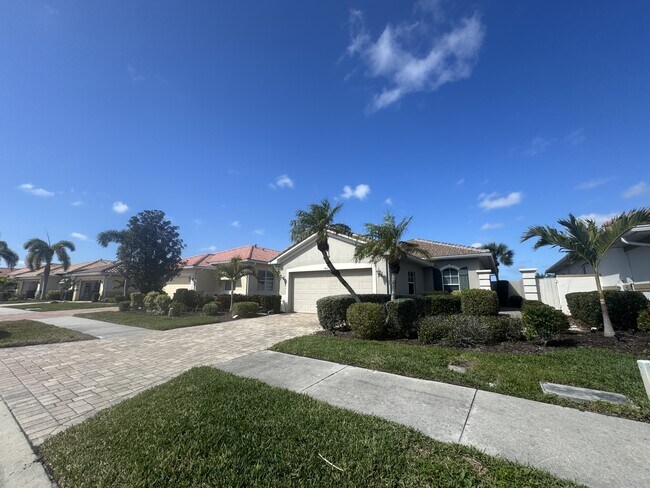 Foto del edificio - 462 Montelluna Dr