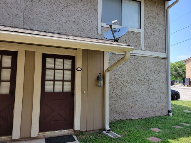 Foto del edificio - College Station - 2 bedroom / 1.5 bath Fou...