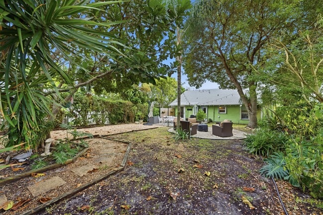 Building Photo - 117 S Palmway