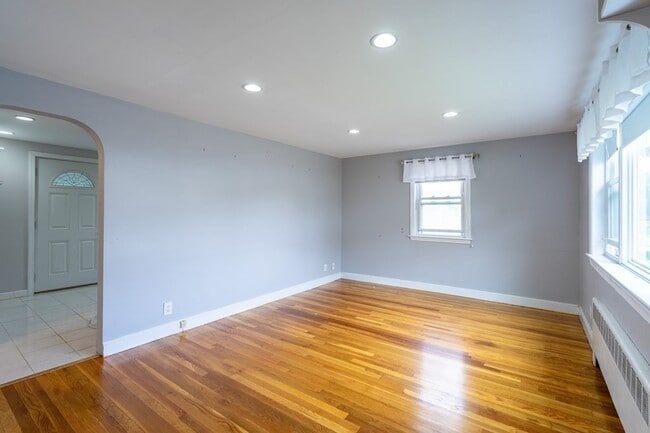 Building Photo - 26 Martell Rd