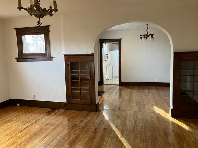 Building Photo - 527 Franklin Ave