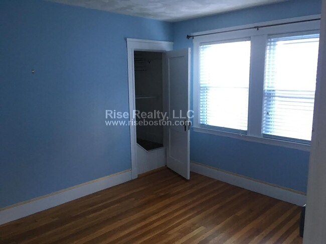Foto del edificio - 42 Glen Rd
