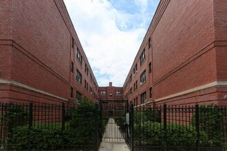 Building Photo - 5740 N Winthrop Ave Building Photo - 5740 N Winthrop Ave