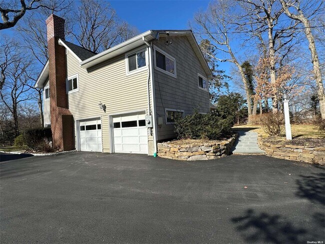 Building Photo - 10 Ridge Dr
