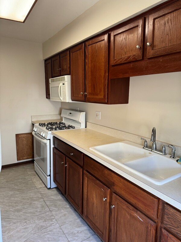 Building Photo - 1727 Plum St