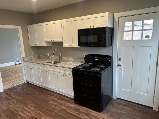 145-147 Pearl Street - 145-147 Pearl Street Apartment