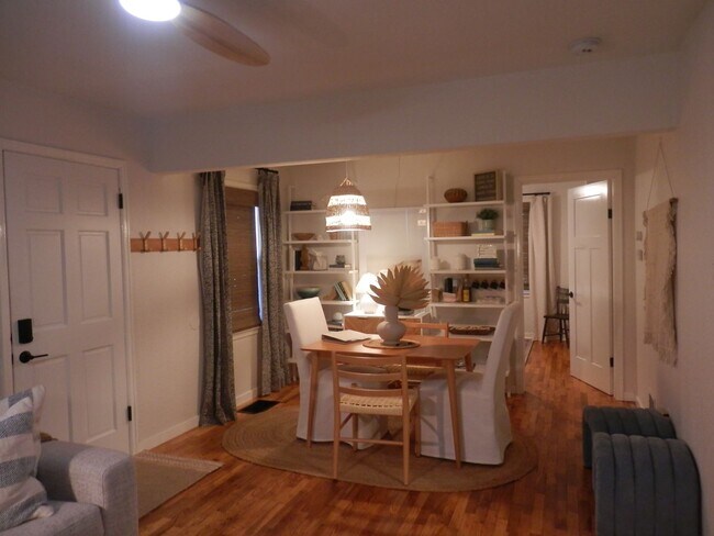 Foto del edificio - Adorable Fully Furnished 2 Bed/ 1 Bath House!