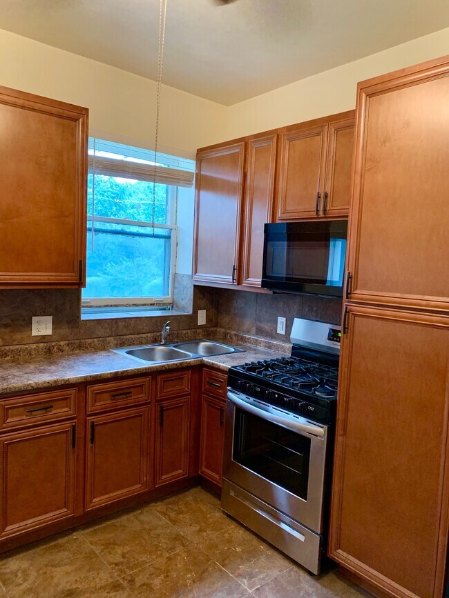 Kitchen 1 - 5812 De Giverville Ave