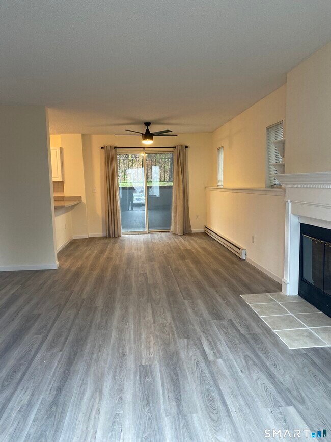 Building Photo - 925 Oronoke Rd