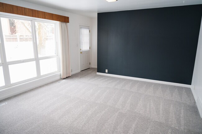 Building Photo - 290 N 300 W