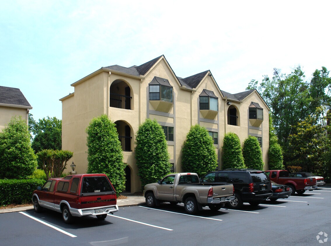 Foto principal - Garden Hills Apartments