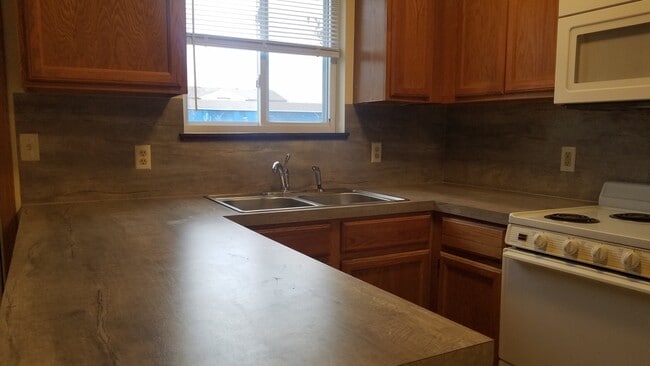 Foto del edificio - 1063 E 16th St