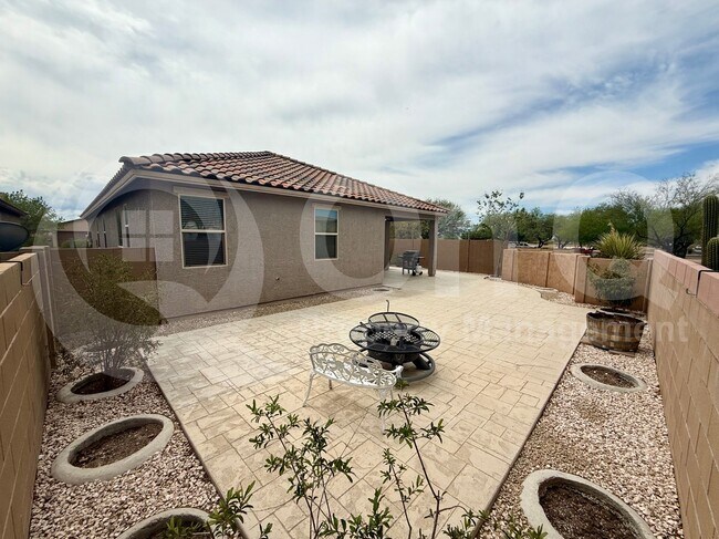 Foto del edificio - 4801 E Chickweed Dr