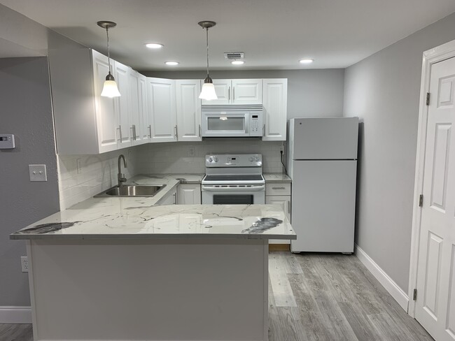 Foto del edificio - 5623 Regis Ave