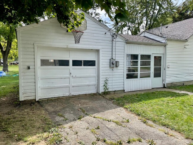 Building Photo - Check Out This 2-Bed/1-Bath House in Bluff...