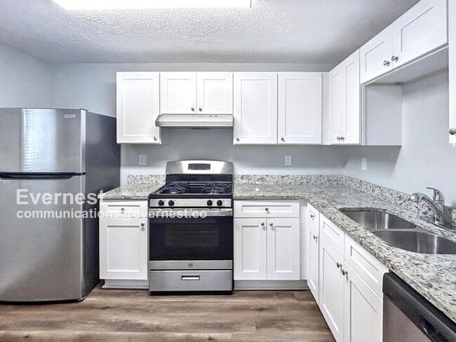 Foto del edificio - 5262 Martins Crossing Rd