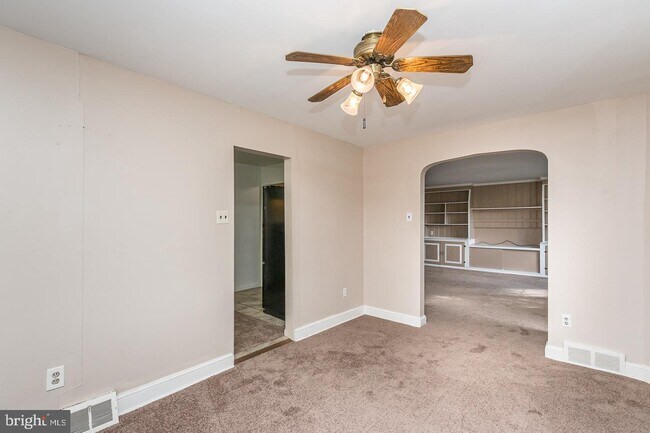 Building Photo - 515 Twin Oaks Dr