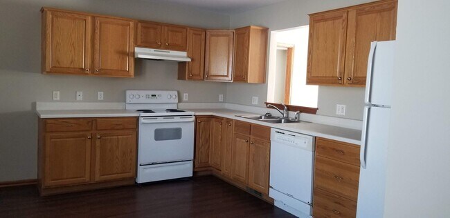 Building Photo - 3BR Ranch Carroll Creek