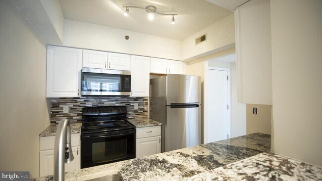 Foto del edificio - 5505 Seminary Rd