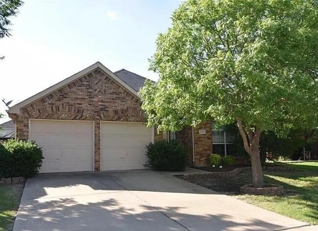 Photo - 2525 Persimmon Dr House