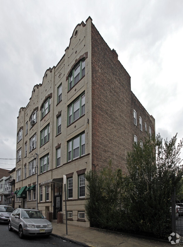 Primary Photo - 111 Stuyvesant Ave