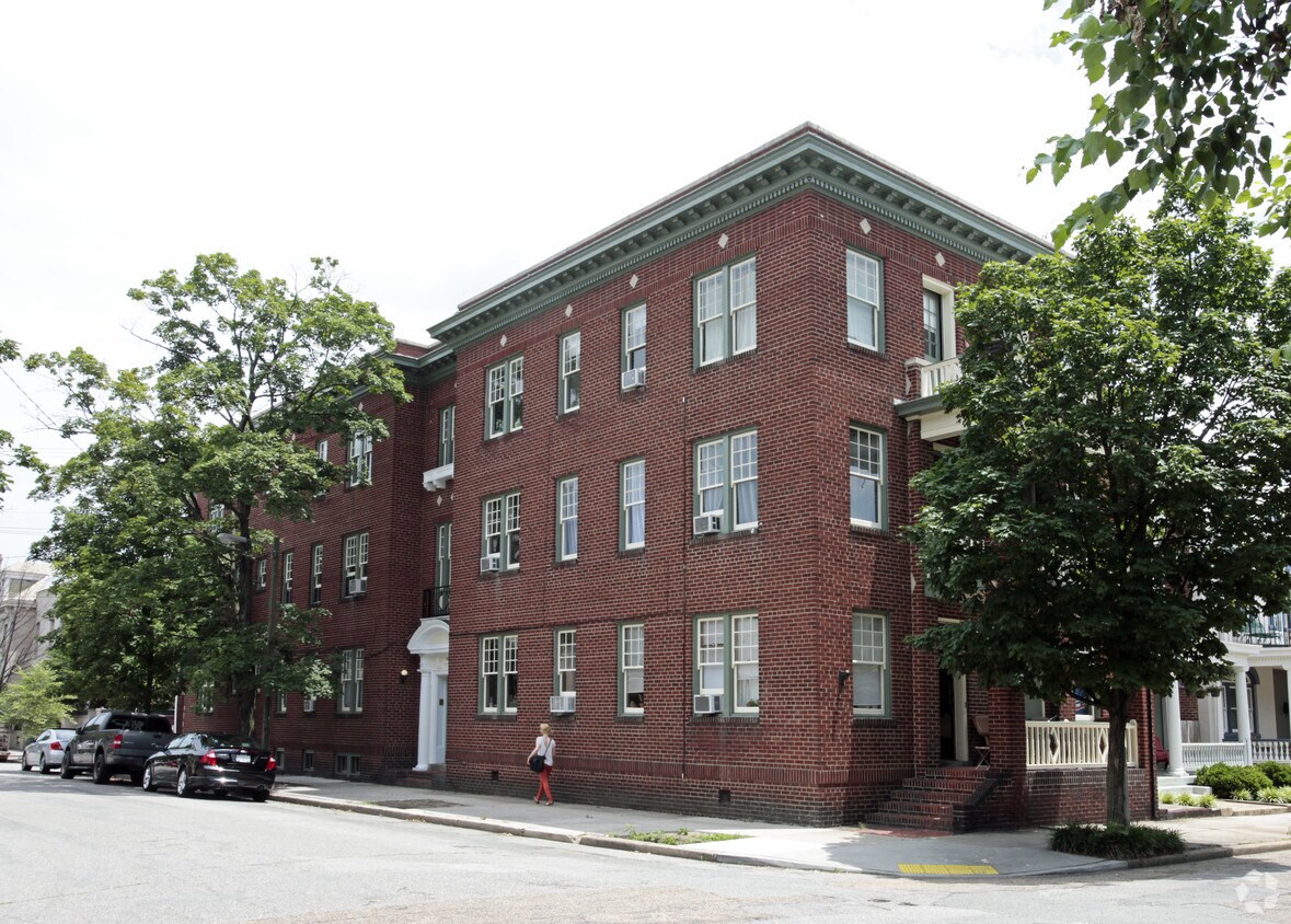 Primary Photo - 2042 Park Ave