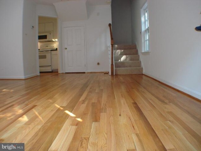 Building Photo - 104 King Henry Court