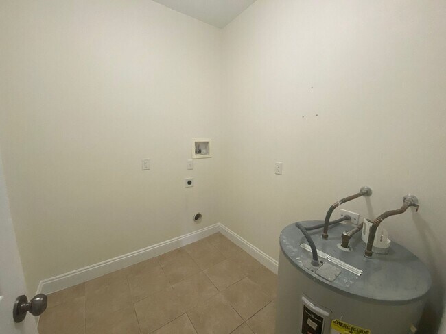 Foto del edificio - Spacious 3Bed/2Ba Home, Centrally Located ...