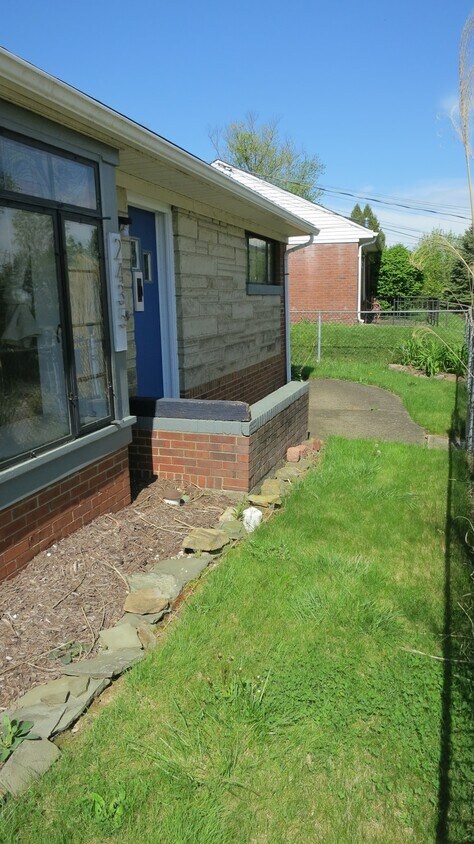 Primary Photo - 2435 Brodhead Road