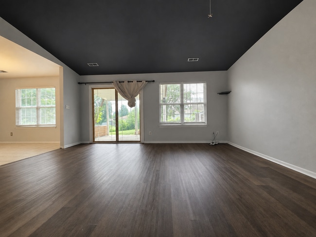Building Photo - 324 Palomino Ln