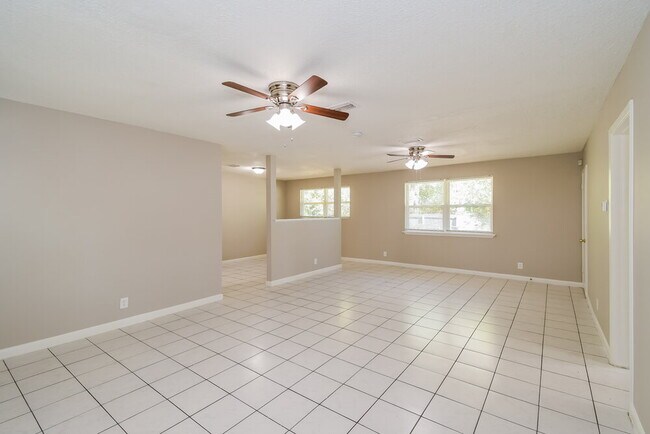 Foto del edificio - 4307 Lane Ave S