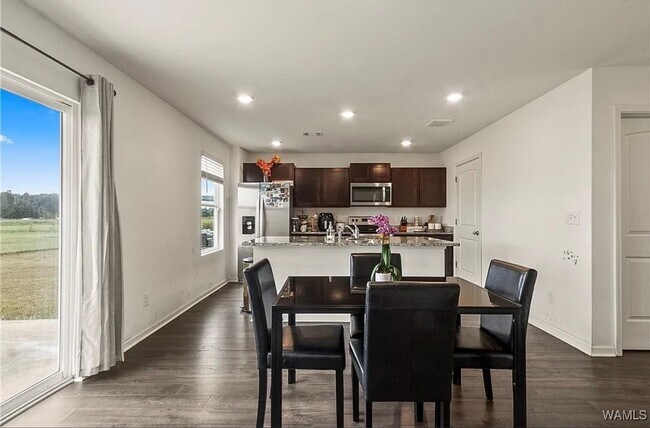 Building Photo - 3BR/2.5BA in Northport