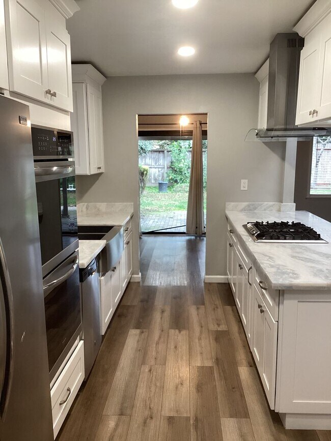 Building Photo - 3 bed, 1 bath in Lincoln Village