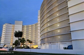Building Photo - 1601 Ocean Dr S