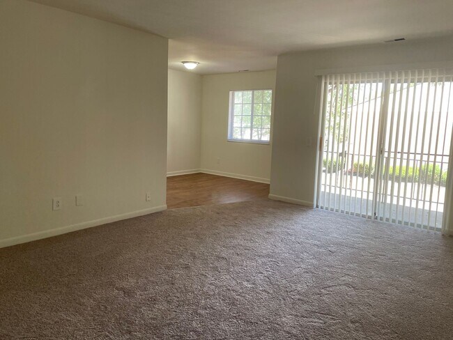 Foto del edificio - Newly Updated 3 bedroom apartment