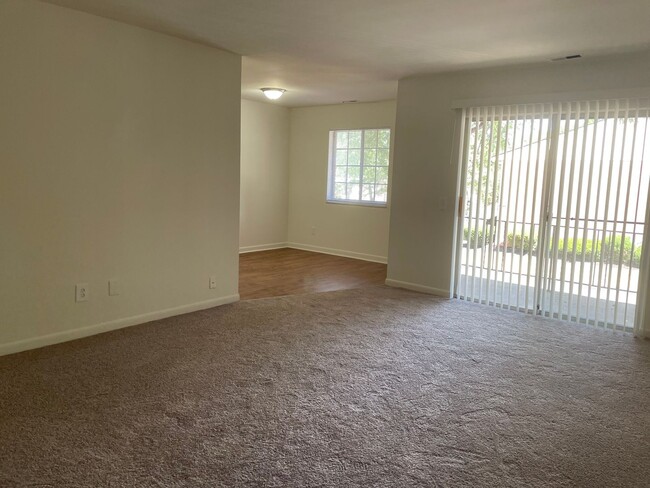 Building Photo - Newly Updated 3 bedroom apartment