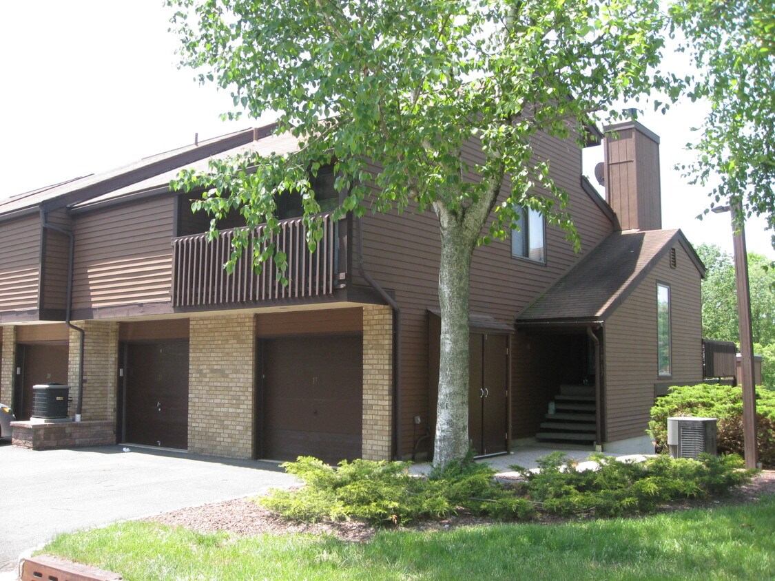 18 Glenside Dr, Annandale, NJ 08801 Townhome Rentals in Annandale NJ