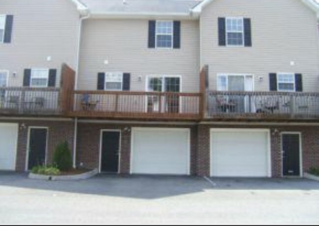 Foto del edificio - 2121 S Greenwood Dr