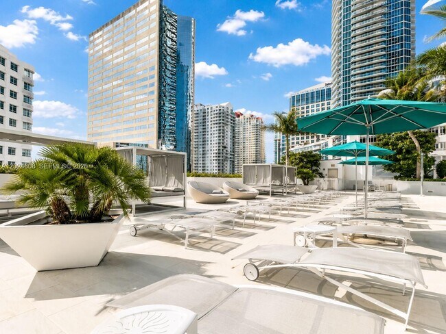 Foto del edificio - 950 Brickell Bay Dr