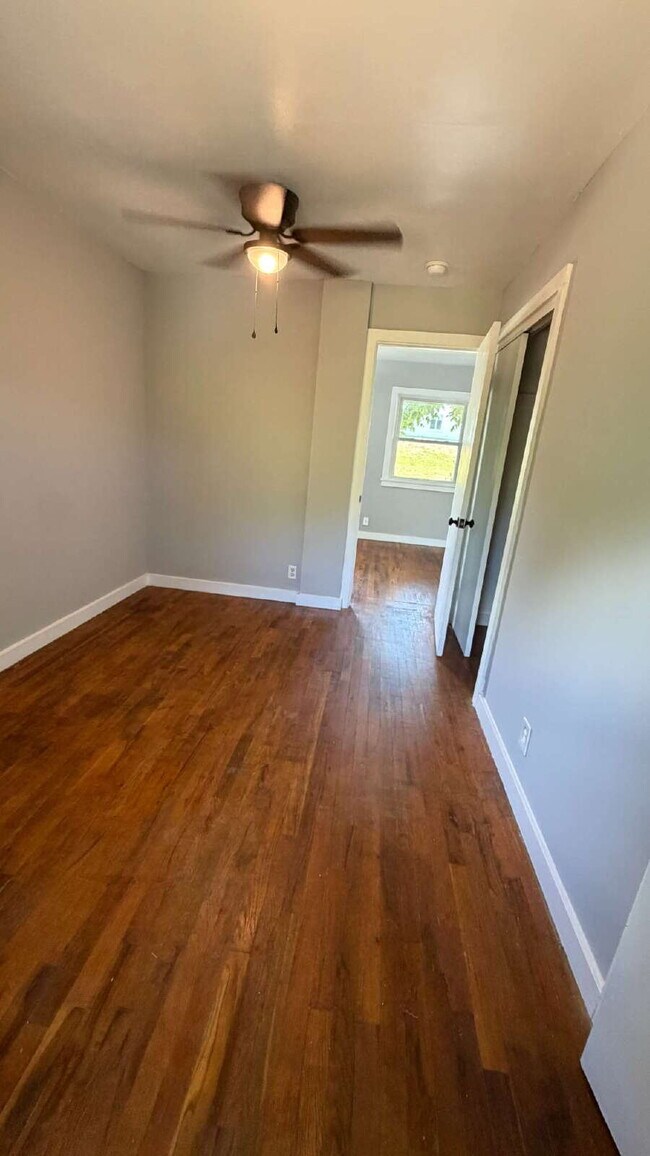 Building Photo - Charming Duplex in the Heart of Forsyth